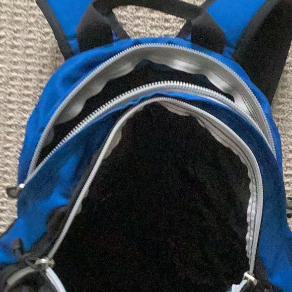 The North Face Back pack - Picture 2 of 8